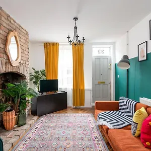  Holiday home Pass The Keys Gorgeous Terrace Near Bishy Road United Kingdom